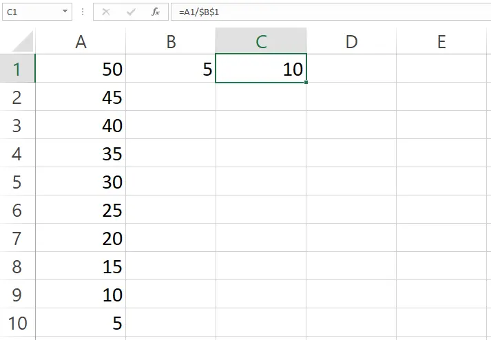 Hasil rumus pembagian pada sel C1 Excel