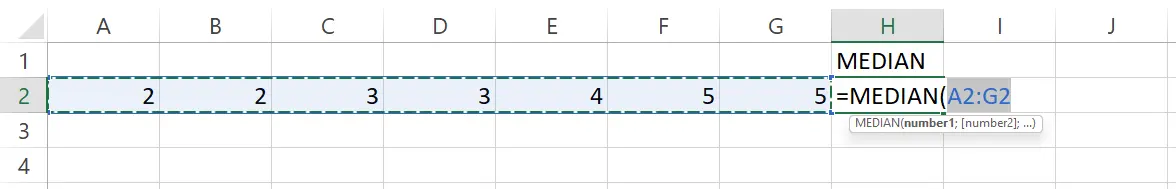 Memilih range A2:G2 sebagai argumen fungsi MEDIAN di Excel