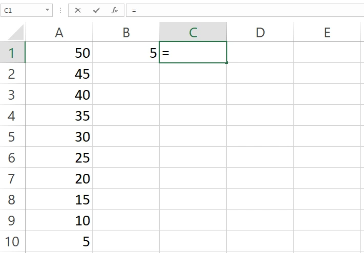 Memilih sel C1 dan mengetik rumus referensi absolute di Excel