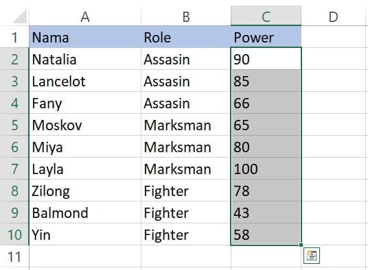 Menandai sel C2:C10 untuk penerapan Color Scales di Excel