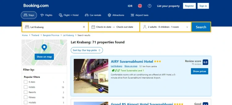 Halaman utama website Booking.com
