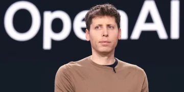 Kimi K3 dari Moonshot AI menekan OpenAI lewat model open-weight canggih dan murah, sekaligus memicu perdebatan regulasi AI Cina di Amerika Serikat.